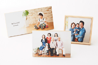 フレーム事業 | 国内外から取り揃えた、サイズや用途で選べる多彩なフォトフレームを取り扱っております。